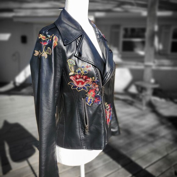 Gorgeous Embroidered Black Faux Leather Jacket V Christina - Picture 5 of 15